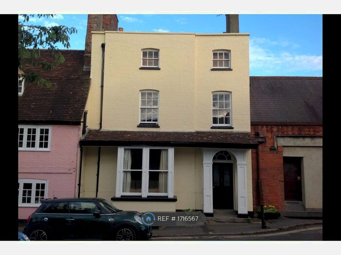 2 Bedroom Flat To Rent In The Green, Marlborough, SN8