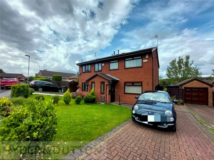 3 Bedroom Semi-Detached House To Rent In Duchess Park Close, Shaw, Oldham, Greater Manchester, OL2