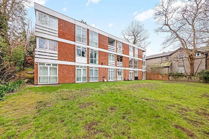 1 Bedroom Flat For Sale In The Pines, Purley, CR8