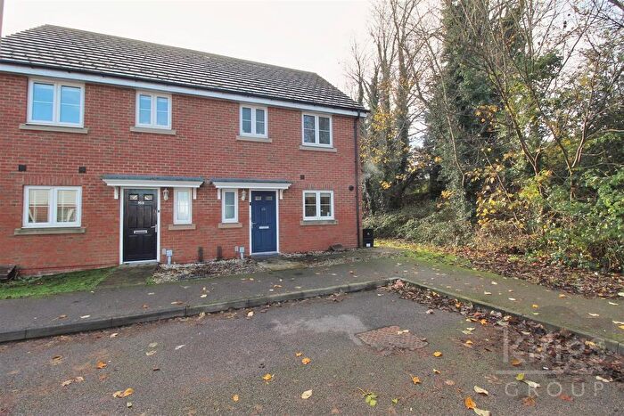 3 Bedroom Semi-Detached House For Sale In Aldermere Avenue, Cheshunt, Waltham Cross, EN8