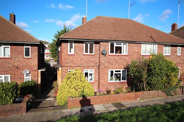 2 Bedroom Maisonette To Rent In The Vale, London, N14