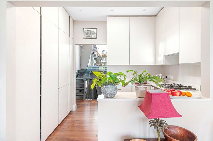 2 Bedroom Flat For Sale In Redcliffe Street, Chelsea, SW10