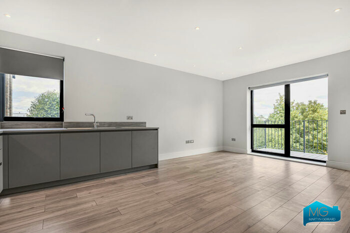 2 Bedroom Apartment To Rent In Woodside Park Road, North Finchley, London, N12