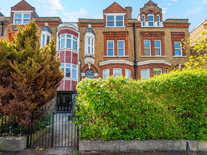 Apartment To Rent In The Gardens, East Dulwich London, SE22