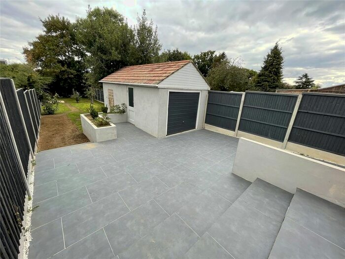 3 Bedroom Semi-Detached House To Rent In Leeside, Barnet, EN5