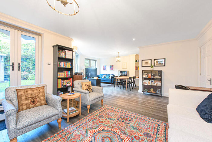 3 Bedroom Flat For Sale In Belsize Avenue, Hampstead, London, NW3