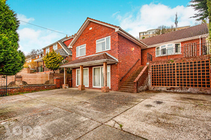 4 Bedroom Detached Bungalow For Sale In Beacon Road, Chatham, ME5