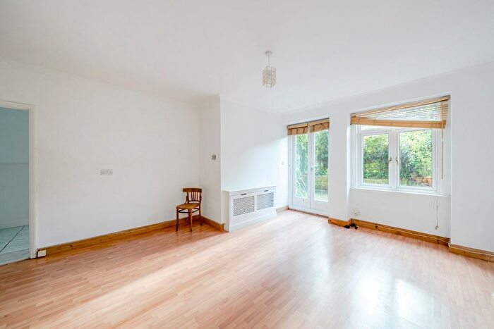 2 Bedroom Flat For Sale In Hornsey Lane, London, N6