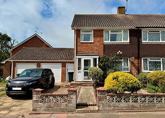 3 Bedroom End Of Terrace House To Rent In Oakleigh Road, Worthing, BN11