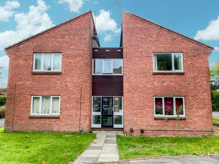 Studio To Rent In Stonefield Close, Eastleaze, Swindon, SN5