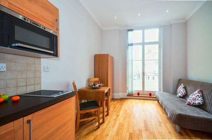 Studio To Rent In Cleveland Gardens, Bayswater, London W2