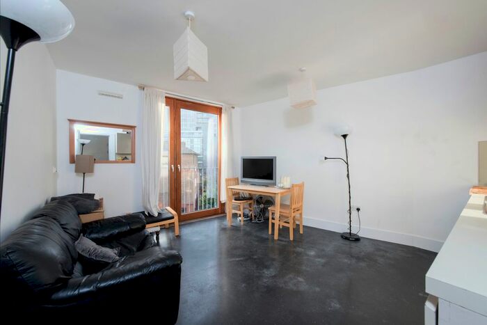 1 Bedroom Flat To Rent In Garratt Lane, London, SW18