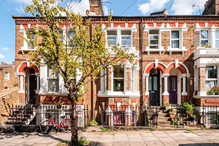 2 Bedroom Maisonette For Sale In Colenso Road, E5