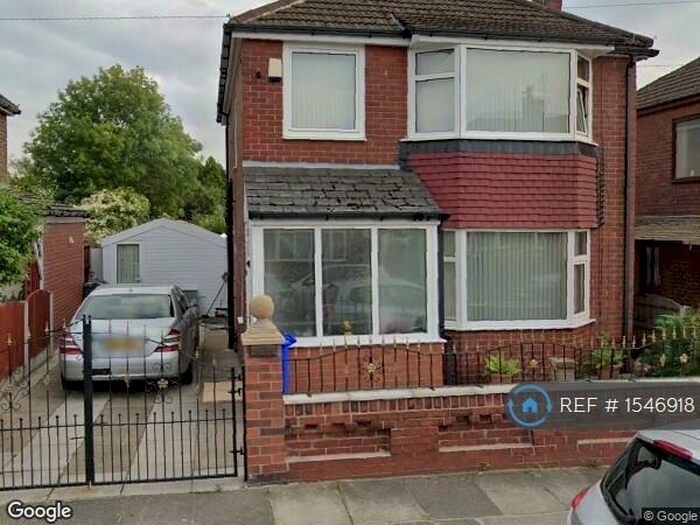 4 Bedroom Detached House To Rent In West Avenue, New Moston, Manchester, M40