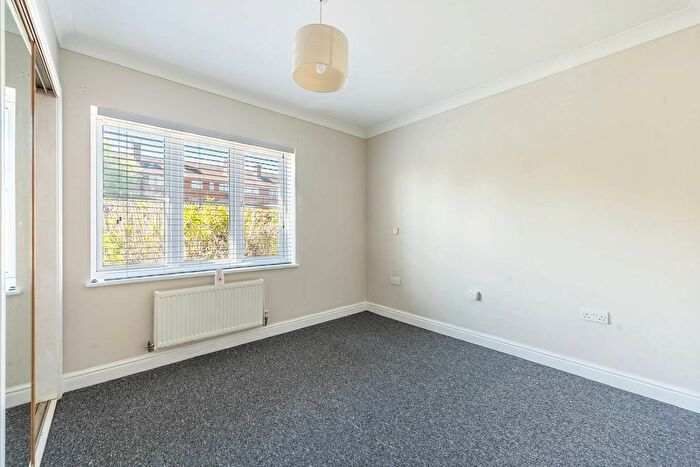 2 Bedroom Flat To Rent In Honeypot Lane, Stanmore, HA7