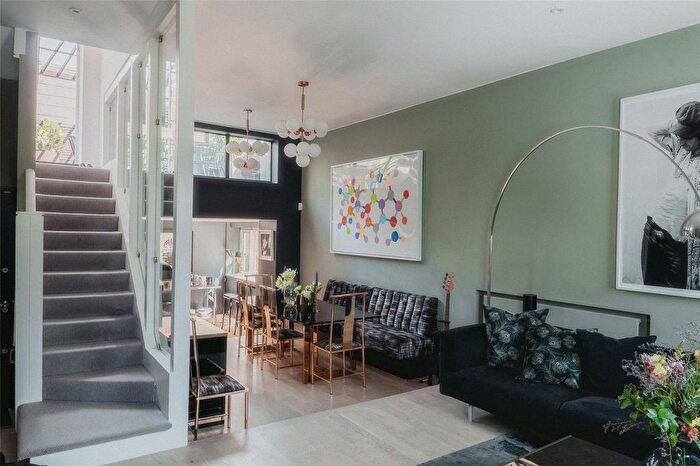 2 Bedroom Flat To Rent In Dunworth Mews, Notting Hill, W11