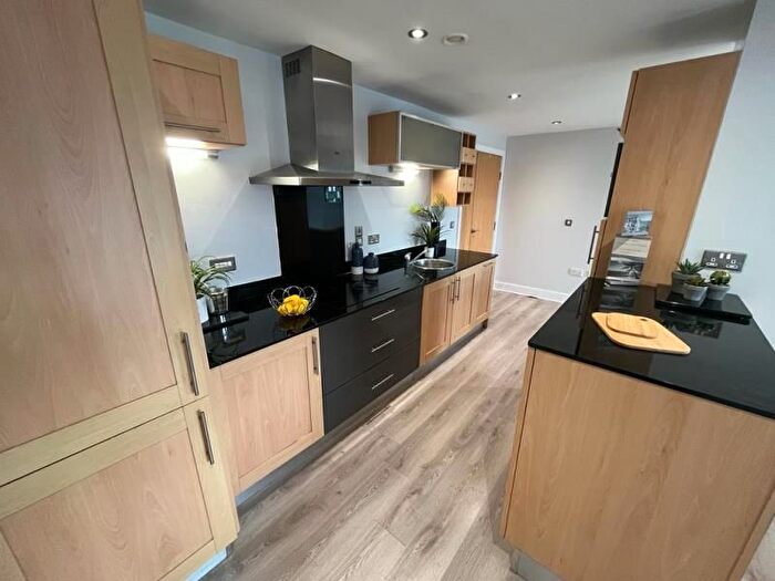 2 Bedroom Flat To Rent In Ravenswood Rd, Croydon, CR0