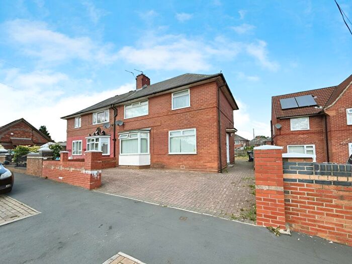 5 Bedroom Semi-Detached House To Rent In Windmill Road, Leeds, LS10