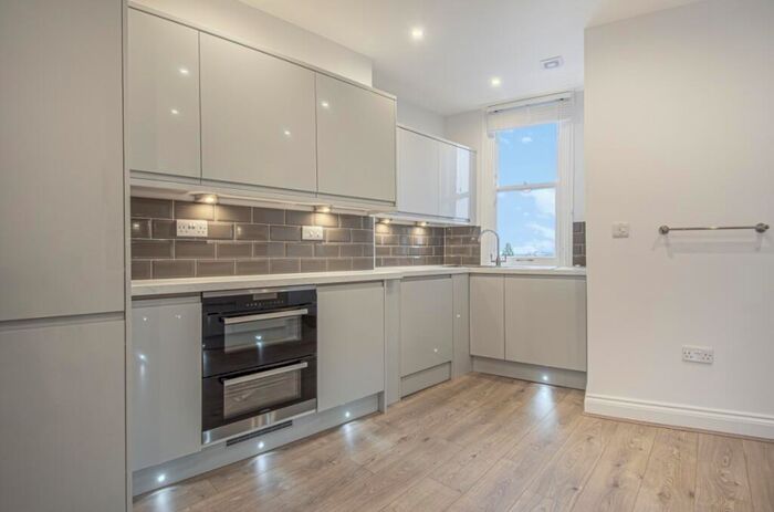 3 Bedroom Flat To Rent In Muswell Hill Broadway, London, N10