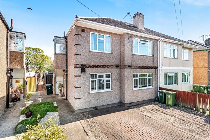 2 Bedroom Maisonette For Sale In Brightside Avenue, Staines-Upon-Thames, Surrey, TW18