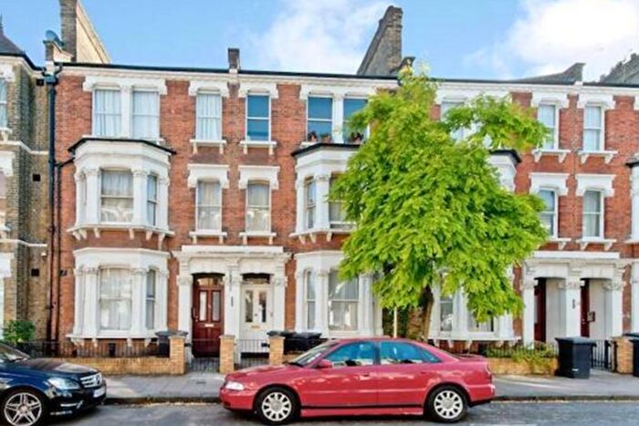 2 Bedroom Flat To Rent In Brook Drive, Kennington, SE11