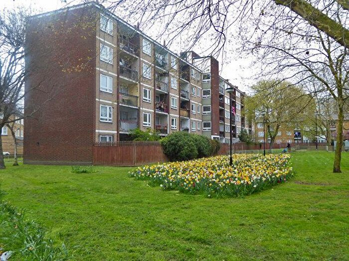 2 Bedroom Flat To Rent In Flansham House, Clemence Street, E14