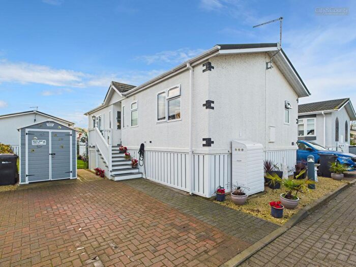 2 Bedroom Park Home For Sale In Yarwell Mill, Yarwell, Peterborough, PE8