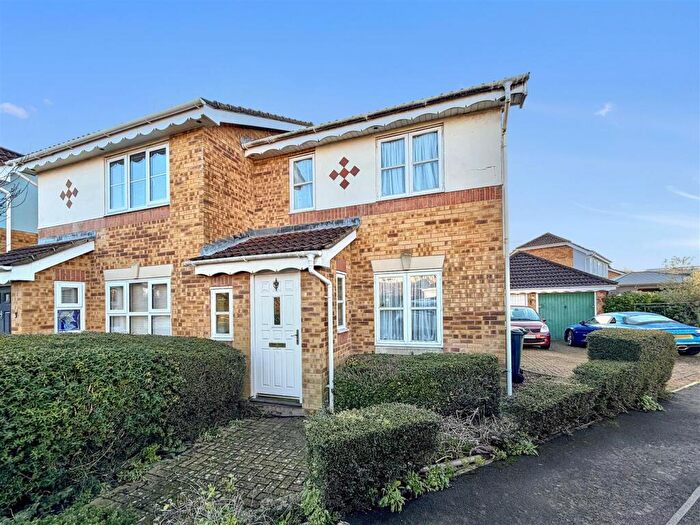 3 Bedroom Semi-Detached House For Sale In Britannia Way, East Cowes, PO32