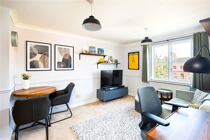 1 Bedroom Flat For Sale In Mile End Road, Stepney, London, E1