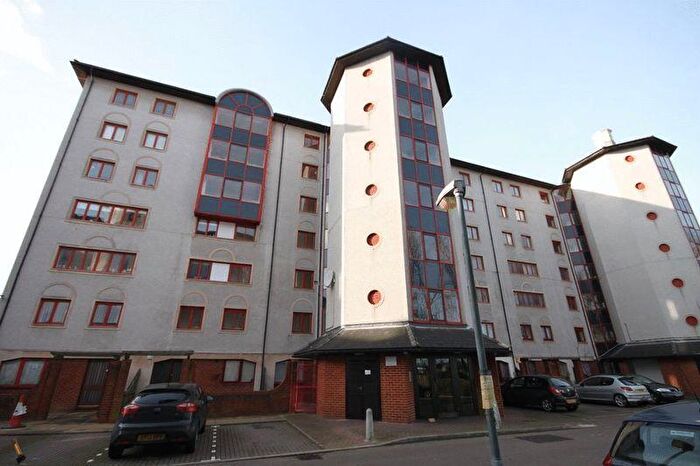 1 Bedroom Flat To Rent In Eleanor Way, Waltham Cross, EN8