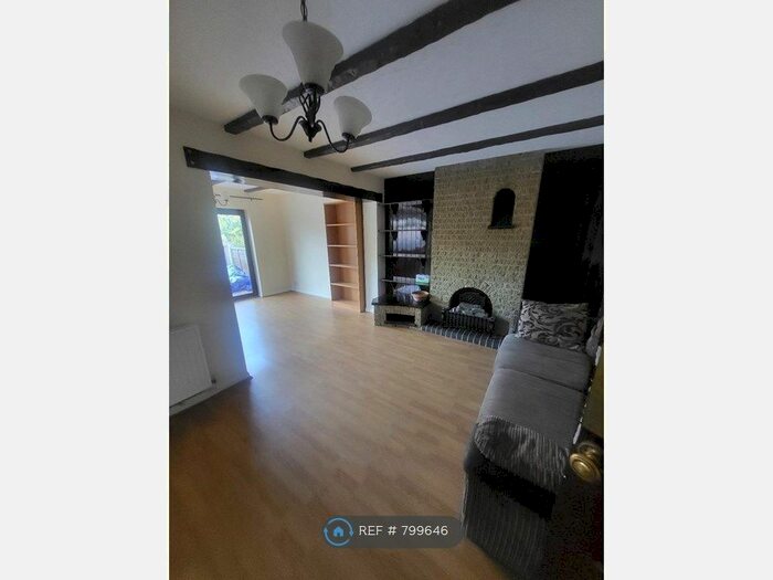 4 Bedroom Semi-Detached House To Rent In Harmondsworth, Harmondsworth, UB7