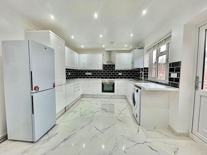 4 Bedroom Property To Rent In Radlix Road, London, E10