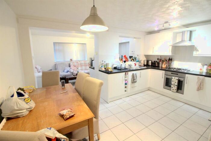 3 Bedroom Semi-Detached House To Rent In **&#;pppw Excluding Bills** Heron Drive, Lenton, Nottingham, NG7