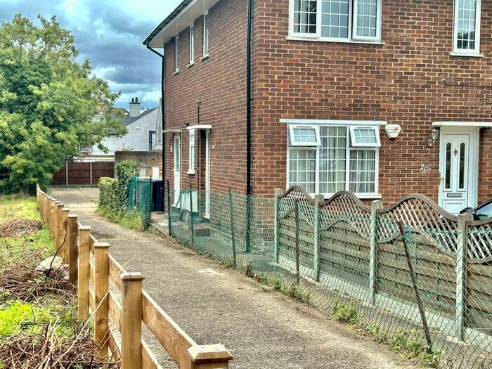 2 Bedroom Flat To Rent In Elms Lane, Wembley, HA0