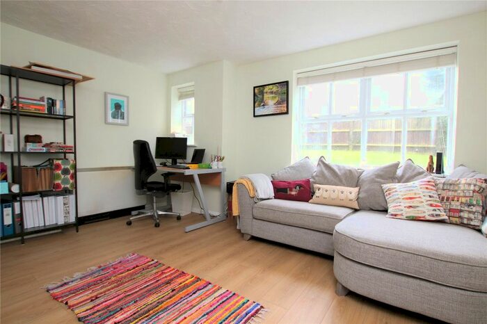 2 Bedroom Flat To Rent In Elm Park, Reading RG30