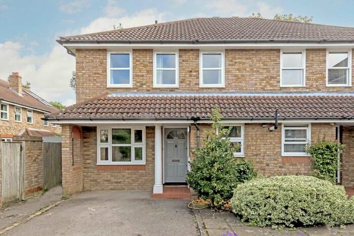 3 Bedroom Semi-Detached House To Rent In Alice Mews, Teddington, TW11