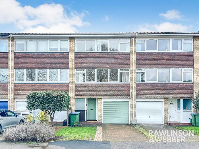 3 Bedroom Town House For Sale In Tufton Gardens, West Molesey, KT8