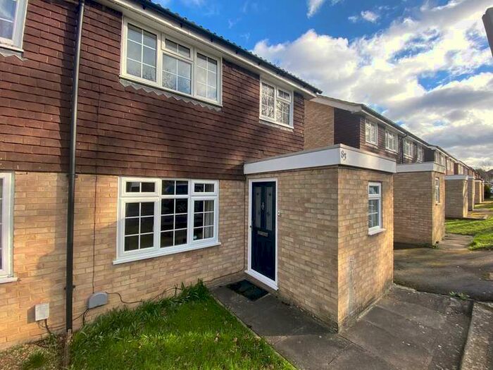 4 Bedroom Semi-Detached House To Rent In Southway, GU2