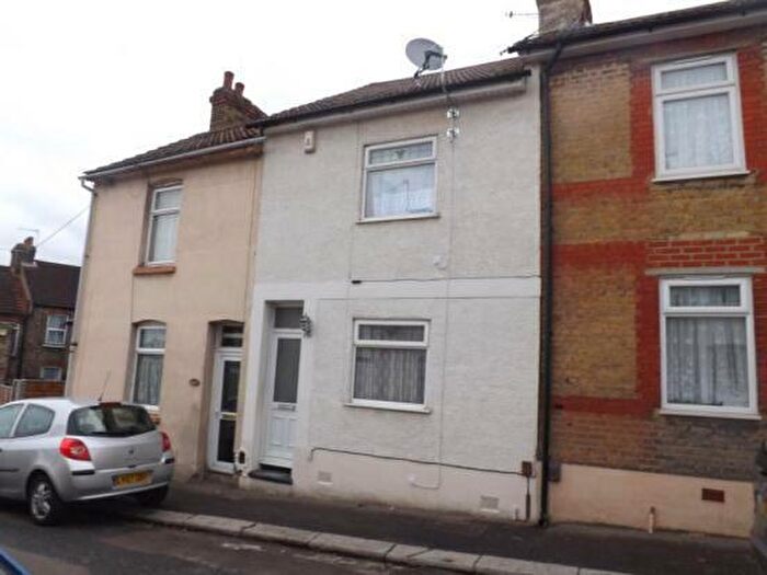 3 Bedroom Terraced House To Rent In Leopold Road, Chatham, ME4