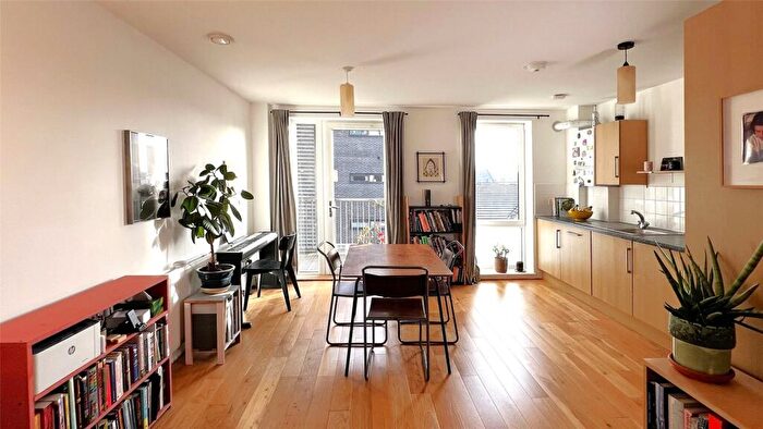 1 Bedroom Apartment For Sale In Collent Street, London, E9