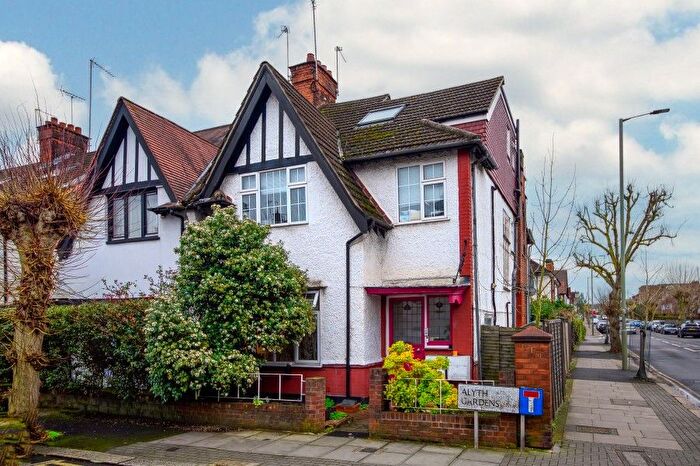 2 Bedroom Flat For Sale In Alyth Gardens, London, NW11