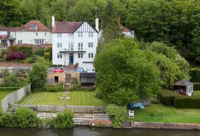 4 Bedroom Detached House For Sale In Henley-On-Thames, Oxfordshire, RG9