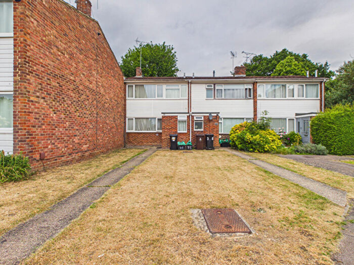 3 Bedroom End Of Terrace House For Sale In Hanwood Close, Woodley, RG5