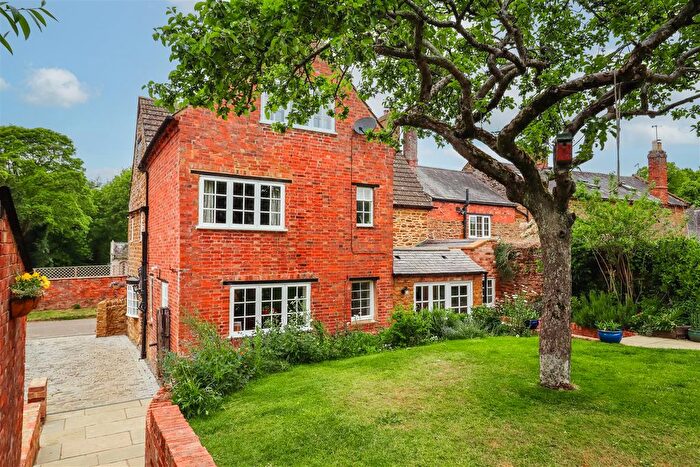 5 Bedroom Cottage For Sale In Stonedge, Manor Road, Staverton, West Northamptons, NN11