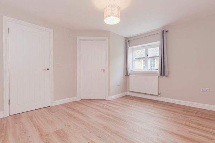 2 Bedroom Flat To Rent In Market Square, Bicester, OX26