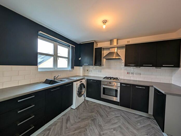 2 Bedroom Flat To Rent In Laithe Hall Avenue, Cleckheaton, West Yorkshire, BD19