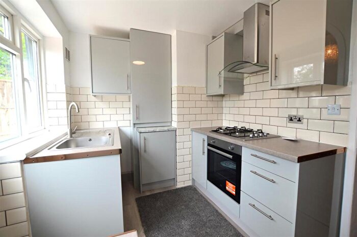 2 Bedroom Flat To Rent In Hampshire Avenue, Slough, SL1