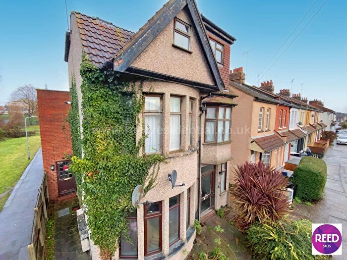 2 Bedroom Maisonette To Rent In Fairfax Drive, Westcliff On Sea, SS0