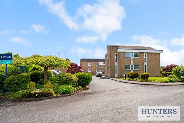 2 Bedroom Flat For Sale In Moorfield Drive, Yeadon, Leeds, LS19