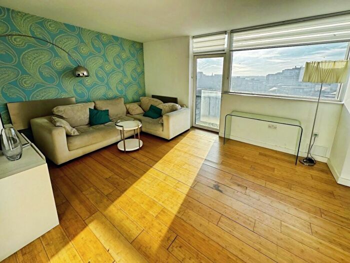 2 Bedroom Flat To Rent In Cross York Street, Leeds, West Yorkshire, Uk, LS2